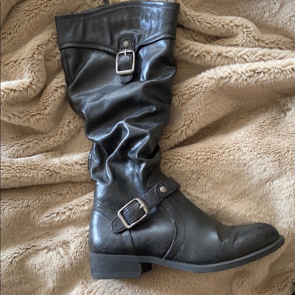 Black scrunch boots